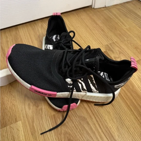 Adidas Women's Black and Pink Sneakers - Picture 1 of 5